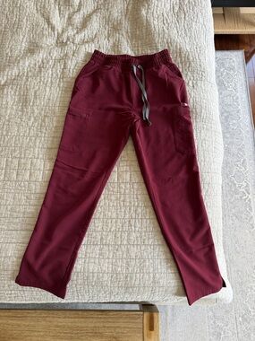 Figs Scrub Pants in Berry Pink